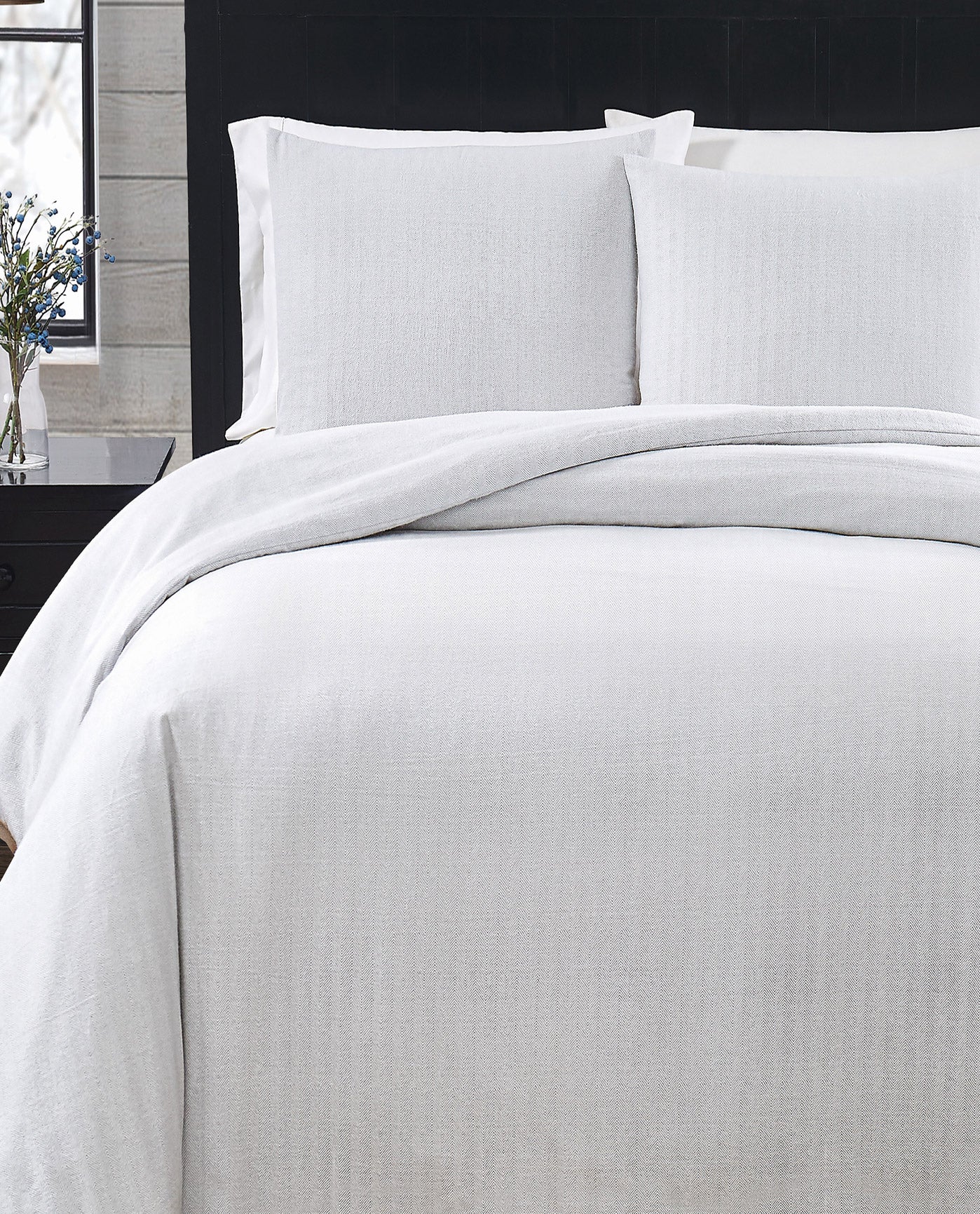LIFESTYLE IMAGE OF HERRINGBONE 3 PIECE FANNEL COMFORTER SET | PEM-Grey Herringbone-090