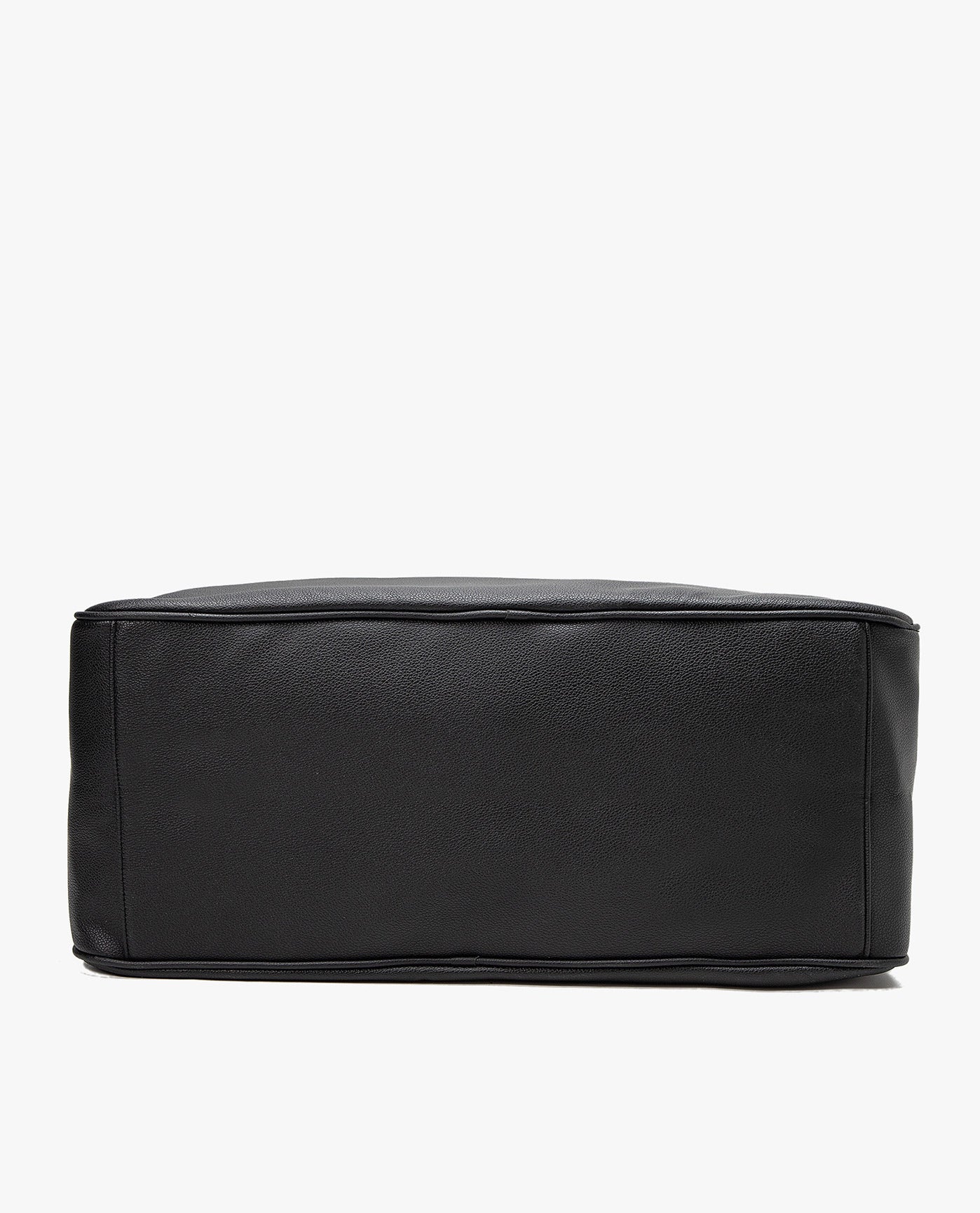 BOTTOM OF ALEXANDER PEBBLE WEEKENDER DUFFEL | BLACK