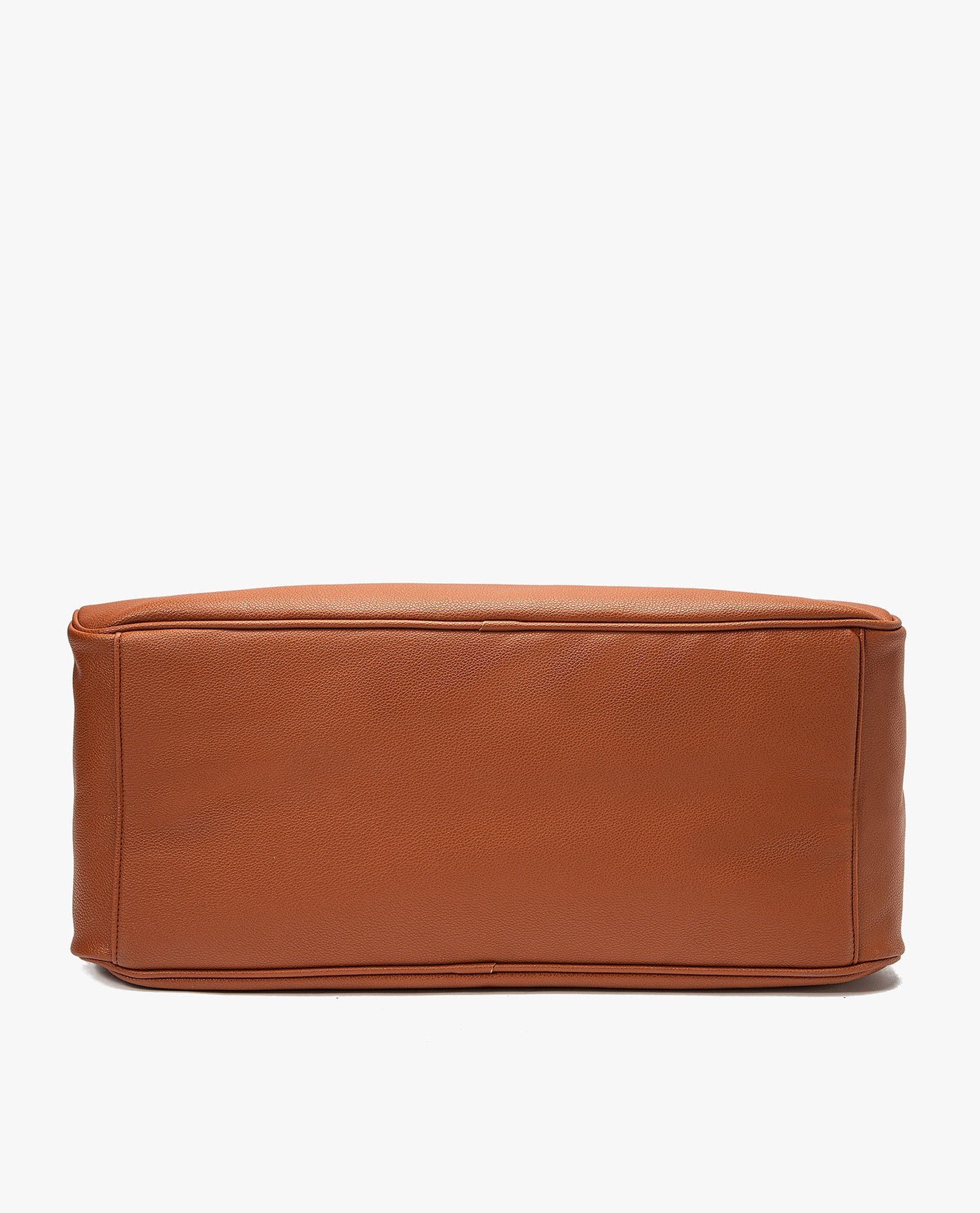 BOTTOM OF ALEXANDER PEBBLE WEEKENDER DUFFEL | COGNAC