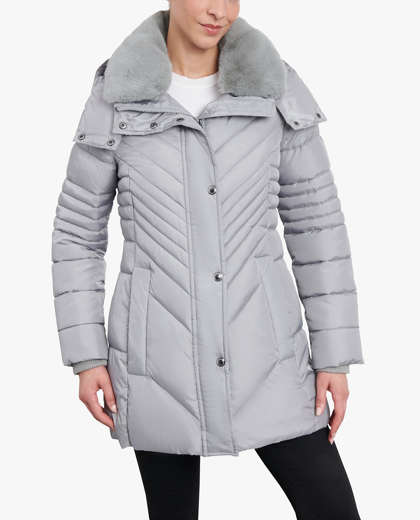 FRONT OF PETITE ZIP-FRONT HOODED PUFFER JACKET WITH BUTTON-OFF FUR COLLAR | PEARL GREY