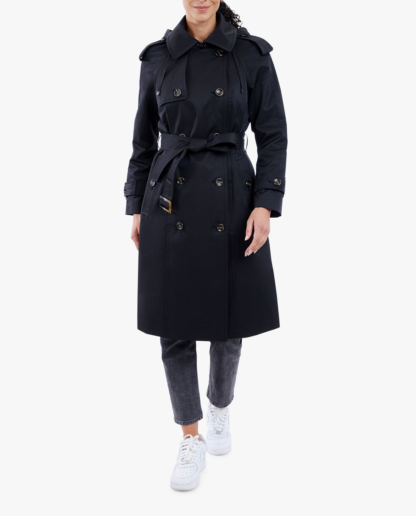 FRONT OF DOUBLE BREASTED RAGLAN TRENCH CLOSED | BLACK